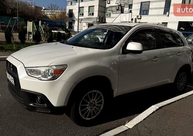 Белый Мицубиси АСХ, объемом двигателя 1.6 л и пробегом 165 тыс. км за 8700 $, фото 7 на Automoto.ua