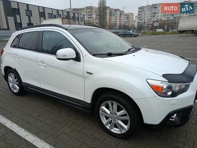 Белый Мицубиси АСХ, объемом двигателя 2 л и пробегом 163 тыс. км за 11700 $, фото 4 на Automoto.ua