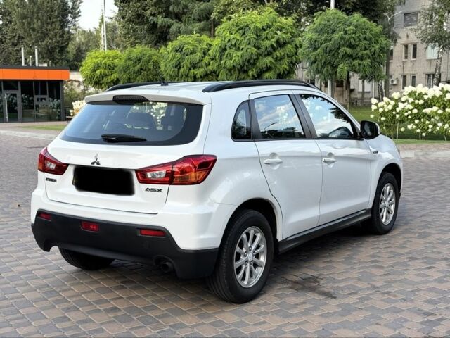 Белый Мицубиси АСХ, объемом двигателя 1.8 л и пробегом 206 тыс. км за 8800 $, фото 5 на Automoto.ua