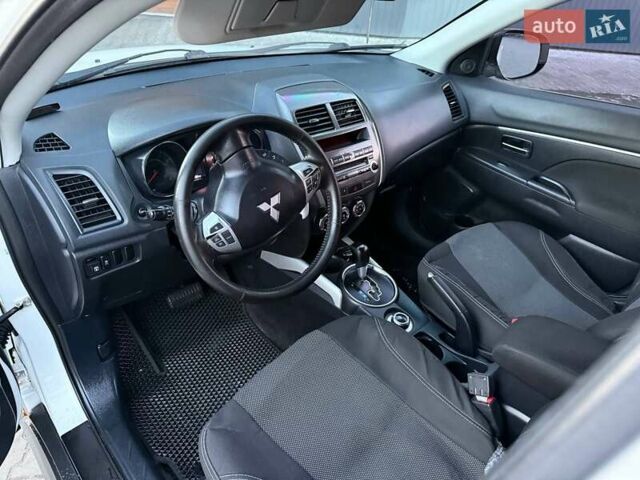Белый Мицубиси АСХ, объемом двигателя 2 л и пробегом 190 тыс. км за 9499 $, фото 15 на Automoto.ua