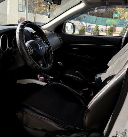 Белый Мицубиси АСХ, объемом двигателя 1.6 л и пробегом 165 тыс. км за 8700 $, фото 13 на Automoto.ua