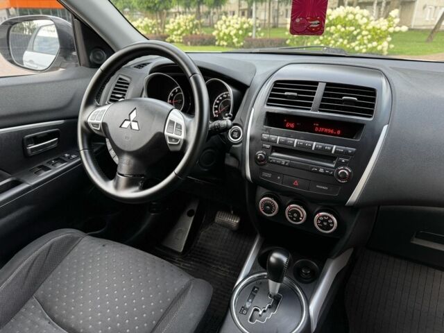 Белый Мицубиси АСХ, объемом двигателя 1.8 л и пробегом 206 тыс. км за 8800 $, фото 11 на Automoto.ua