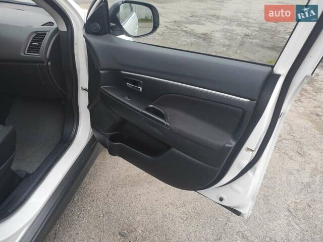 Білий Міцубісі АСХ, об'ємом двигуна 2 л та пробігом 233 тис. км за 8850 $, фото 24 на Automoto.ua