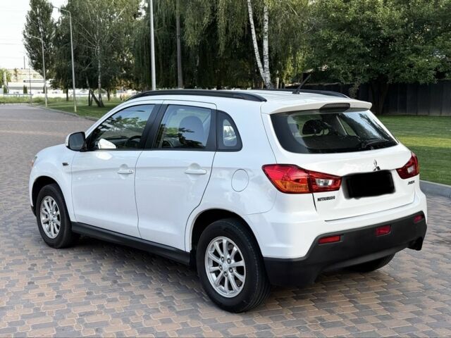 Белый Мицубиси АСХ, объемом двигателя 1.8 л и пробегом 206 тыс. км за 8800 $, фото 3 на Automoto.ua