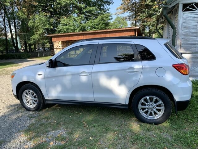 Белый Мицубиси АСХ, объемом двигателя 1.8 л и пробегом 150 тыс. км за 9700 $, фото 1 на Automoto.ua