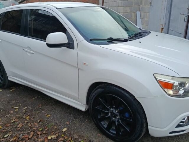 Белый Мицубиси АСХ, объемом двигателя 2 л и пробегом 171 тыс. км за 11539 $, фото 1 на Automoto.ua