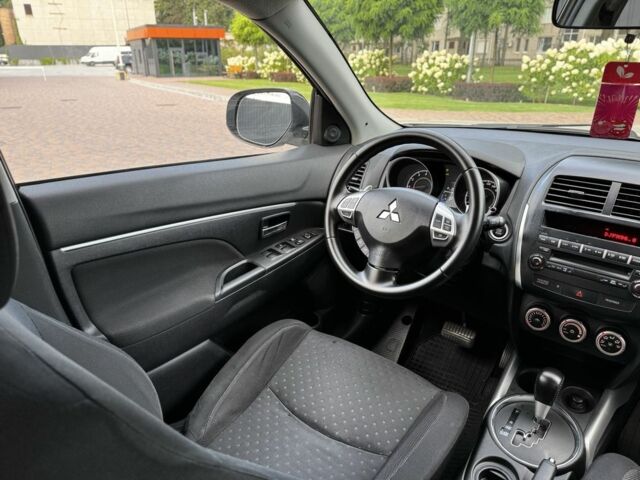 Белый Мицубиси АСХ, объемом двигателя 1.8 л и пробегом 206 тыс. км за 8800 $, фото 14 на Automoto.ua