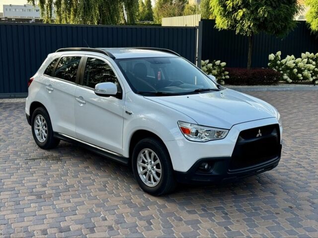 Белый Мицубиси АСХ, объемом двигателя 1.8 л и пробегом 206 тыс. км за 8800 $, фото 4 на Automoto.ua