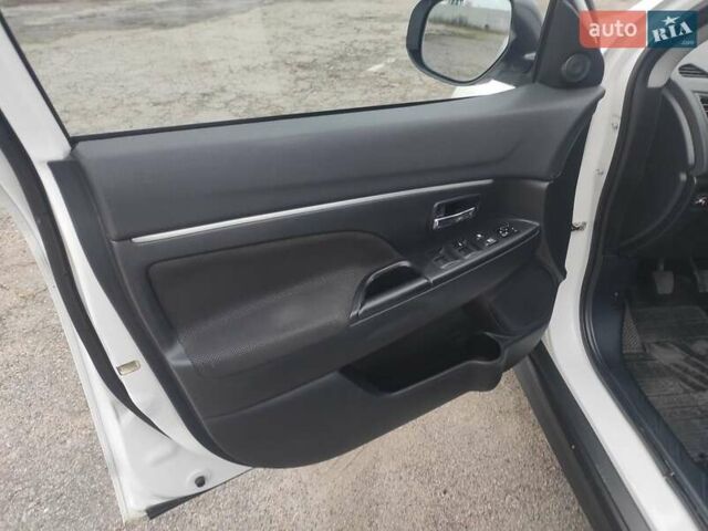 Білий Міцубісі АСХ, об'ємом двигуна 2 л та пробігом 233 тис. км за 8850 $, фото 12 на Automoto.ua