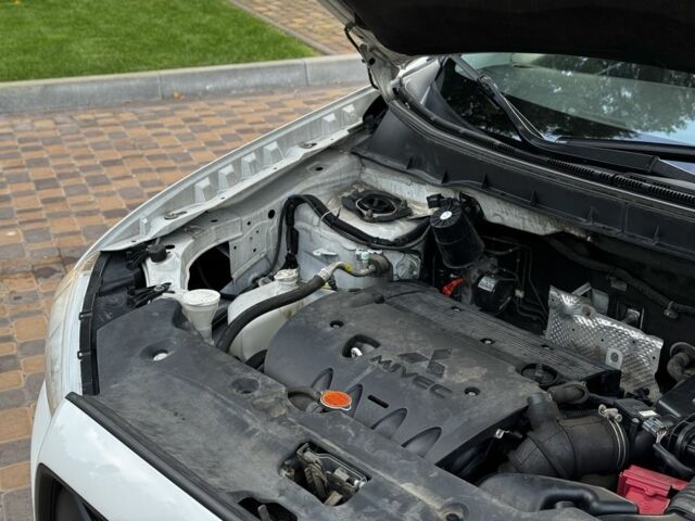 Белый Мицубиси АСХ, объемом двигателя 1.8 л и пробегом 206 тыс. км за 8800 $, фото 16 на Automoto.ua