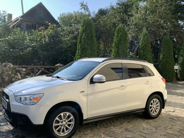 Белый Мицубиси АСХ, объемом двигателя 1.8 л и пробегом 150 тыс. км за 9700 $, фото 9 на Automoto.ua