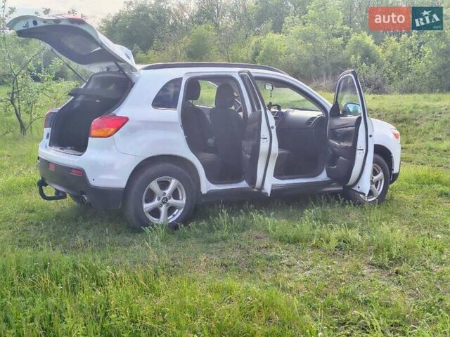 Белый Мицубиси АСХ, объемом двигателя 1.59 л и пробегом 252 тыс. км за 9500 $, фото 19 на Automoto.ua