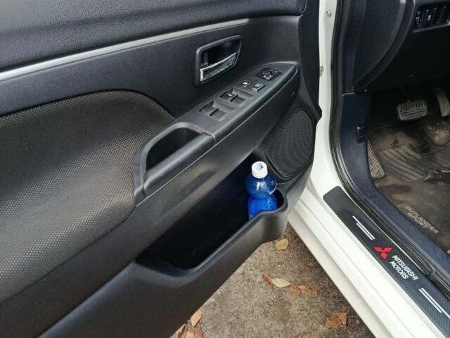 Белый Мицубиси АСХ, объемом двигателя 2 л и пробегом 171 тыс. км за 11539 $, фото 15 на Automoto.ua