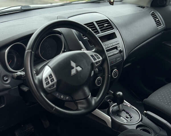 Белый Мицубиси АСХ, объемом двигателя 1.8 л и пробегом 207 тыс. км за 8700 $, фото 14 на Automoto.ua