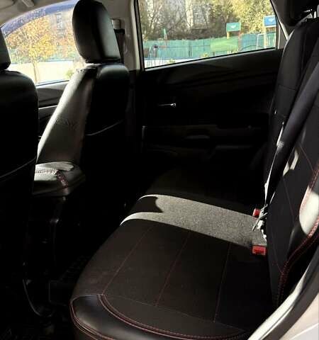 Белый Мицубиси АСХ, объемом двигателя 1.6 л и пробегом 165 тыс. км за 8700 $, фото 8 на Automoto.ua