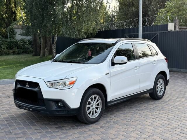 Белый Мицубиси АСХ, объемом двигателя 1.8 л и пробегом 206 тыс. км за 8800 $, фото 1 на Automoto.ua