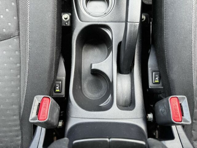 Белый Мицубиси АСХ, объемом двигателя 1.8 л и пробегом 206 тыс. км за 8800 $, фото 13 на Automoto.ua