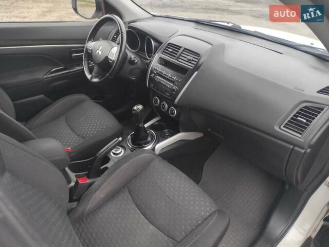 Білий Міцубісі АСХ, об'ємом двигуна 2 л та пробігом 233 тис. км за 8850 $, фото 23 на Automoto.ua