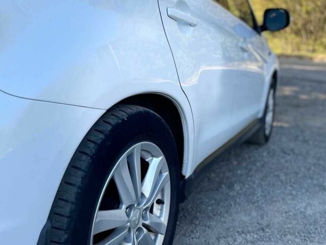 Білий Міцубісі АСХ, об'ємом двигуна 2 л та пробігом 170 тис. км за 9900 $, фото 4 на Automoto.ua
