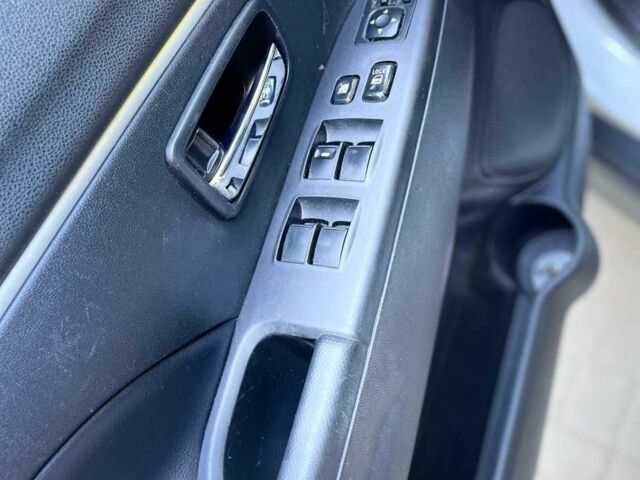 Білий Міцубісі АСХ, об'ємом двигуна 2 л та пробігом 170 тис. км за 9900 $, фото 21 на Automoto.ua