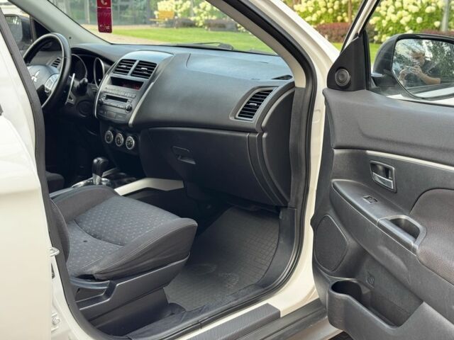 Белый Мицубиси АСХ, объемом двигателя 1.8 л и пробегом 206 тыс. км за 8800 $, фото 10 на Automoto.ua