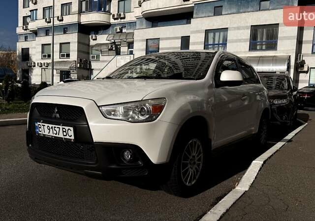 Белый Мицубиси АСХ, объемом двигателя 1.6 л и пробегом 165 тыс. км за 8700 $, фото 2 на Automoto.ua