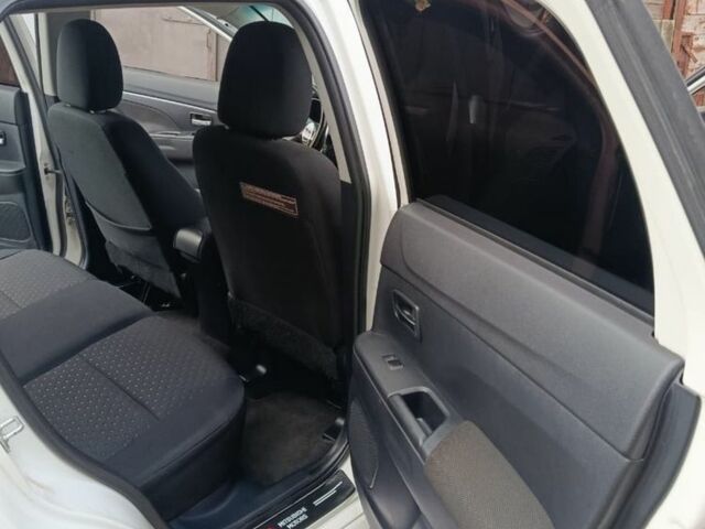 Белый Мицубиси АСХ, объемом двигателя 2 л и пробегом 171 тыс. км за 11539 $, фото 13 на Automoto.ua