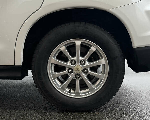 Белый Мицубиси АСХ, объемом двигателя 1.8 л и пробегом 207 тыс. км за 8700 $, фото 7 на Automoto.ua