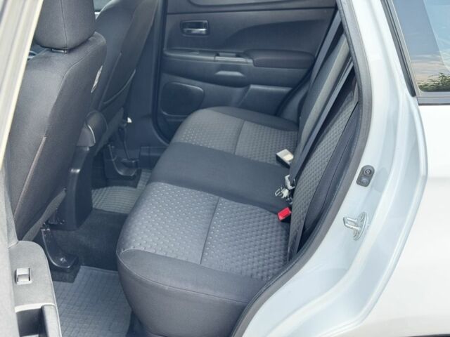 Белый Мицубиси АСХ, объемом двигателя 1.8 л и пробегом 206 тыс. км за 8800 $, фото 8 на Automoto.ua