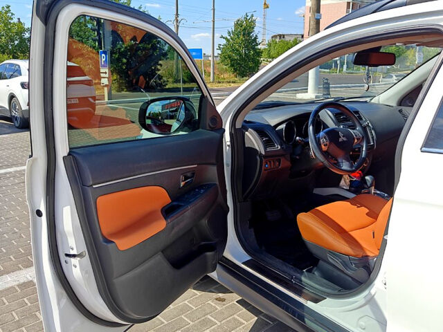 Белый Мицубиси АСХ, объемом двигателя 2 л и пробегом 124 тыс. км за 11500 $, фото 2 на Automoto.ua