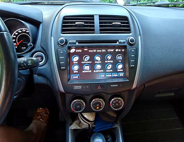 Белый Мицубиси АСХ, объемом двигателя 2 л и пробегом 124 тыс. км за 11500 $, фото 4 на Automoto.ua