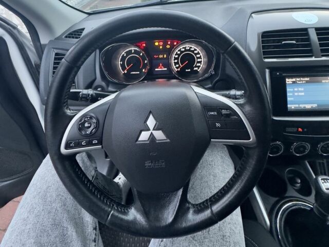 Белый Мицубиси АСХ, объемом двигателя 1.8 л и пробегом 205 тыс. км за 11250 $, фото 5 на Automoto.ua