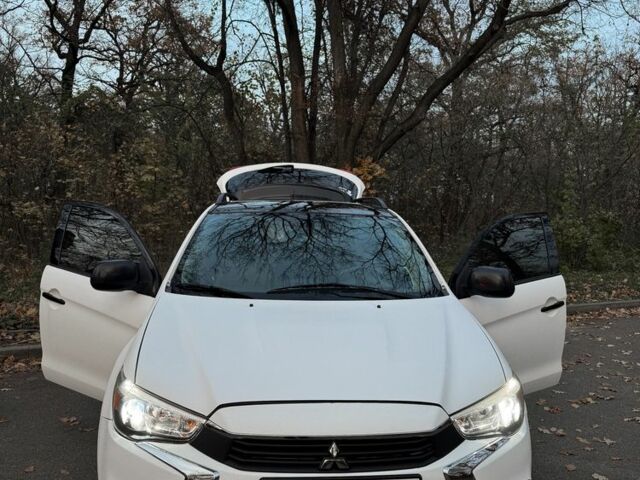 Белый Мицубиси АСХ, объемом двигателя 2 л и пробегом 249 тыс. км за 9200 $, фото 4 на Automoto.ua