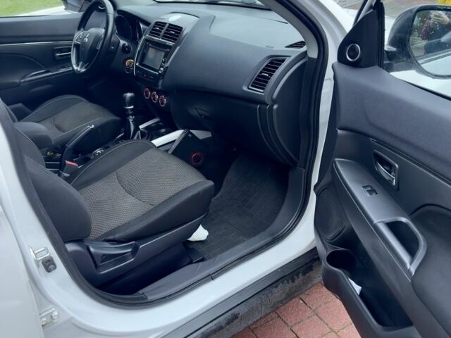 Белый Мицубиси АСХ, объемом двигателя 1.8 л и пробегом 205 тыс. км за 11250 $, фото 4 на Automoto.ua