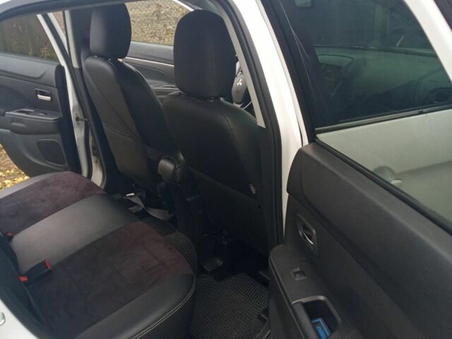 Белый Мицубиси АСХ, объемом двигателя 2 л и пробегом 203 тыс. км за 10750 $, фото 5 на Automoto.ua