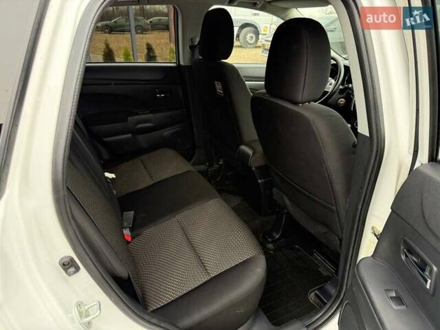 Белый Мицубиси АСХ, объемом двигателя 1.8 л и пробегом 205 тыс. км за 11599 $, фото 17 на Automoto.ua