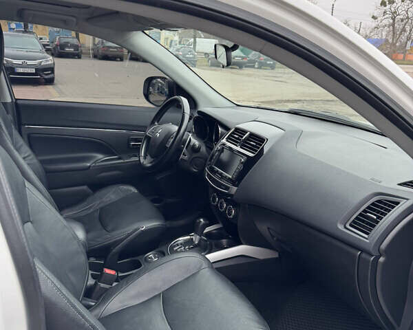 Белый Мицубиси АСХ, объемом двигателя 2.27 л и пробегом 152 тыс. км за 14500 $, фото 11 на Automoto.ua