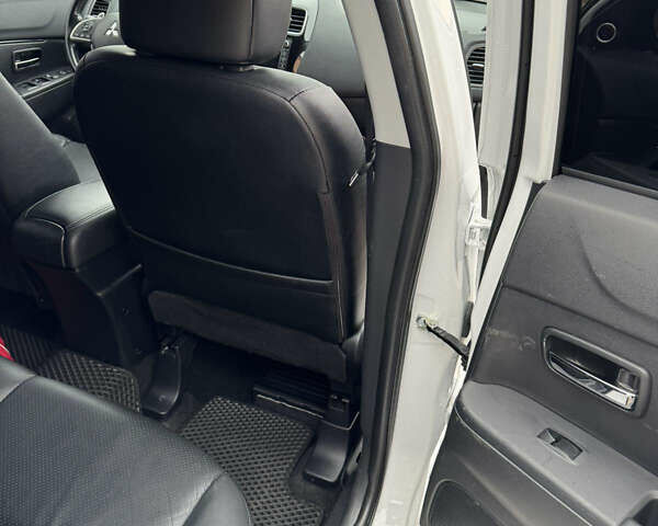 Белый Мицубиси АСХ, объемом двигателя 2.27 л и пробегом 152 тыс. км за 14500 $, фото 14 на Automoto.ua