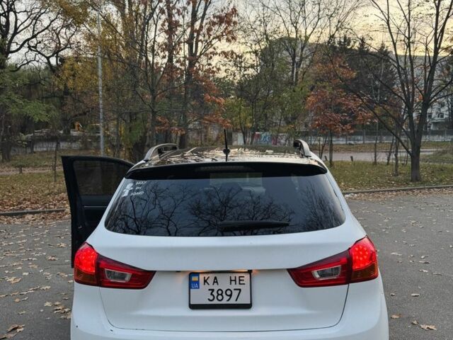 Белый Мицубиси АСХ, объемом двигателя 2 л и пробегом 249 тыс. км за 9200 $, фото 3 на Automoto.ua