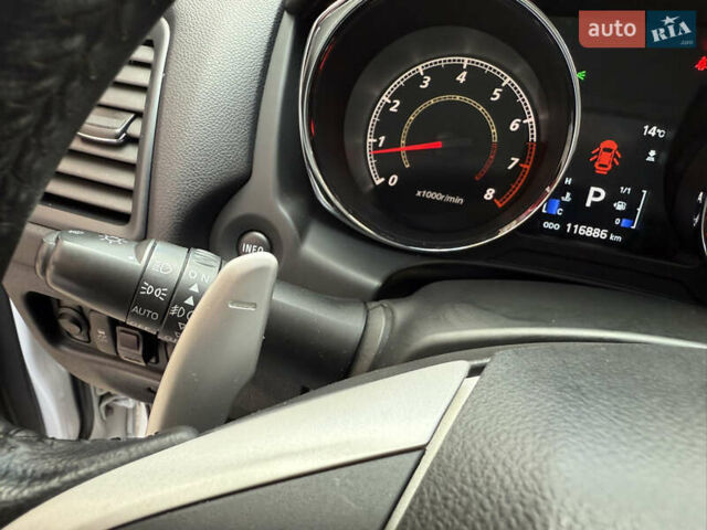 Белый Мицубиси АСХ, объемом двигателя 2 л и пробегом 116 тыс. км за 14400 $, фото 55 на Automoto.ua