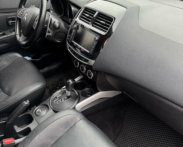 Белый Мицубиси АСХ, объемом двигателя 2.27 л и пробегом 152 тыс. км за 14500 $, фото 12 на Automoto.ua