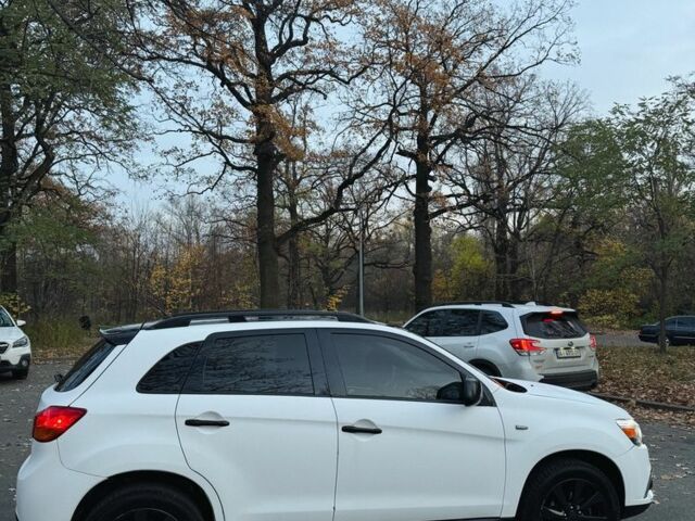 Белый Мицубиси АСХ, объемом двигателя 2 л и пробегом 249 тыс. км за 9200 $, фото 1 на Automoto.ua