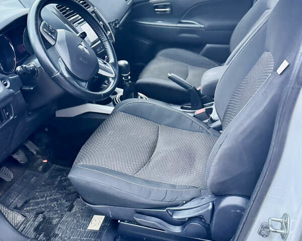 Белый Мицубиси АСХ, объемом двигателя 1.8 л и пробегом 205 тыс. км за 11250 $, фото 8 на Automoto.ua