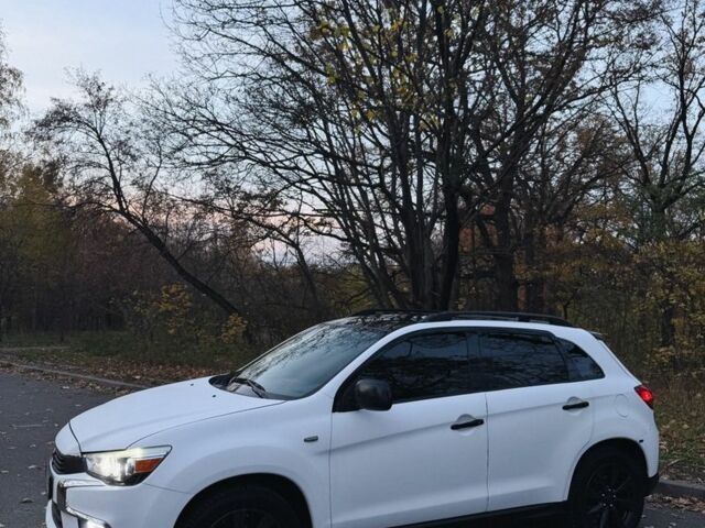 Белый Мицубиси АСХ, объемом двигателя 2 л и пробегом 249 тыс. км за 9200 $, фото 2 на Automoto.ua