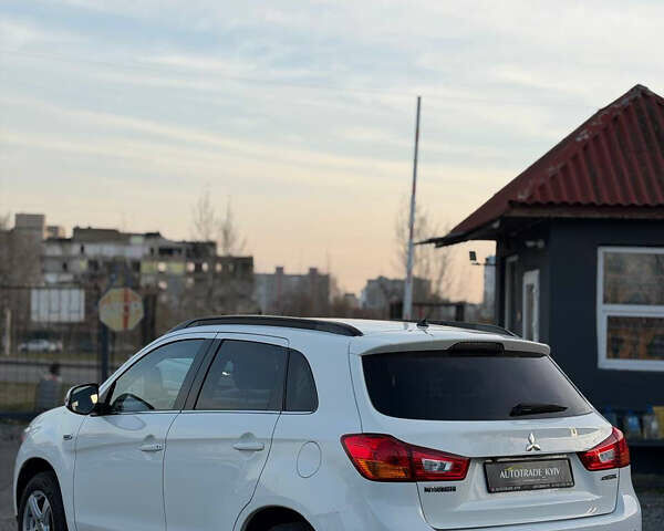 Белый Мицубиси АСХ, объемом двигателя 2.27 л и пробегом 245 тыс. км за 11950 $, фото 3 на Automoto.ua