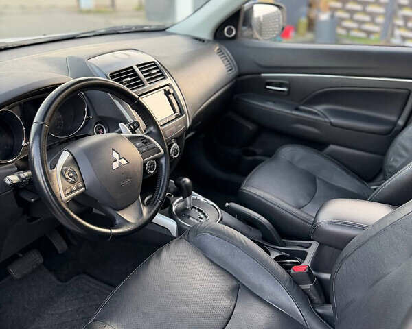 Белый Мицубиси АСХ, объемом двигателя 2.27 л и пробегом 245 тыс. км за 11950 $, фото 8 на Automoto.ua