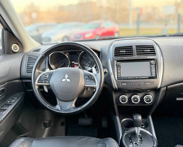 Белый Мицубиси АСХ, объемом двигателя 2.27 л и пробегом 245 тыс. км за 11950 $, фото 7 на Automoto.ua