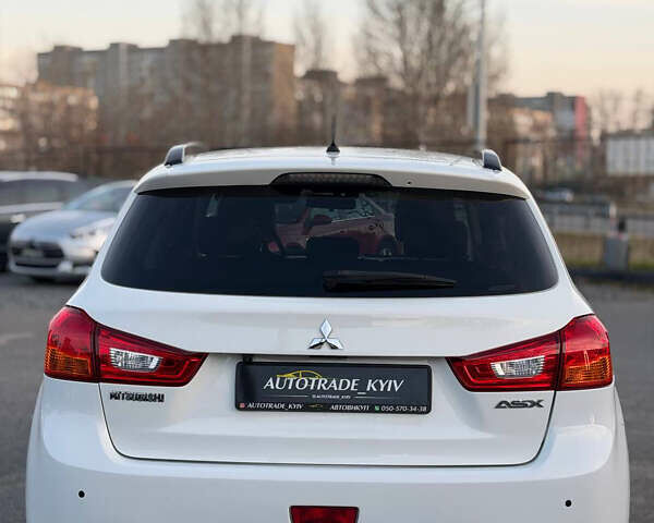 Белый Мицубиси АСХ, объемом двигателя 2.27 л и пробегом 245 тыс. км за 11950 $, фото 4 на Automoto.ua