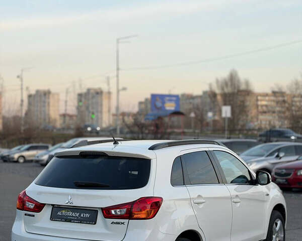 Белый Мицубиси АСХ, объемом двигателя 2.27 л и пробегом 245 тыс. км за 11950 $, фото 5 на Automoto.ua