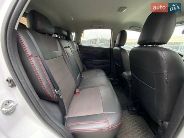 Білий Міцубісі АСХ, об'ємом двигуна 2.4 л та пробігом 95 тис. км за 10900 $, фото 15 на Automoto.ua